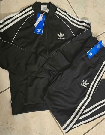 DERNIERS JOURS  (non porté)🏷🥰🤩SUPERBE  survetement ADIDAS taille 10/11 ans unisex (ferme)🤩🥰