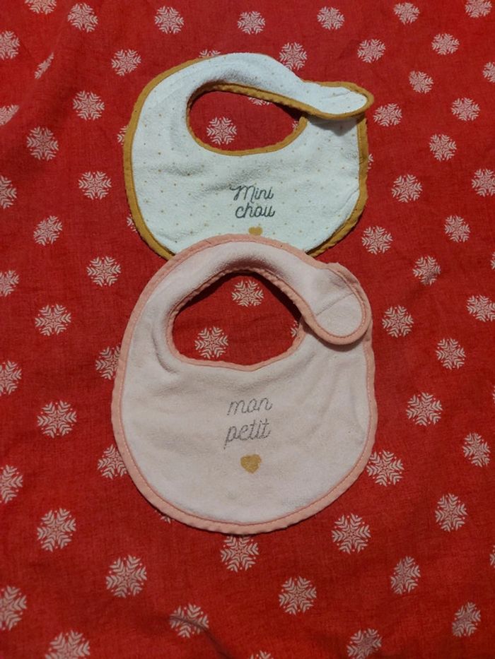 Lot de 2 bavoirs - photo numéro 1