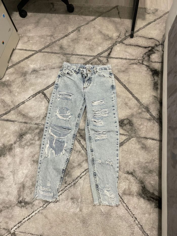 Jean mom troué de pull & bear