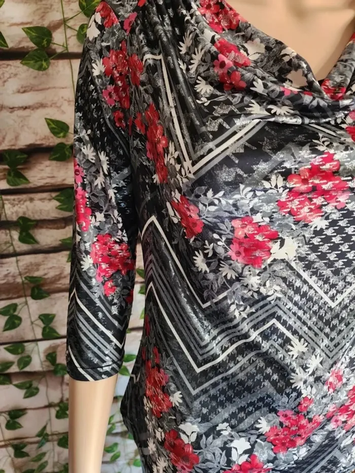 🌸T-shirt Fleuri Armand Thiery Taille 38🌸 - photo numéro 4