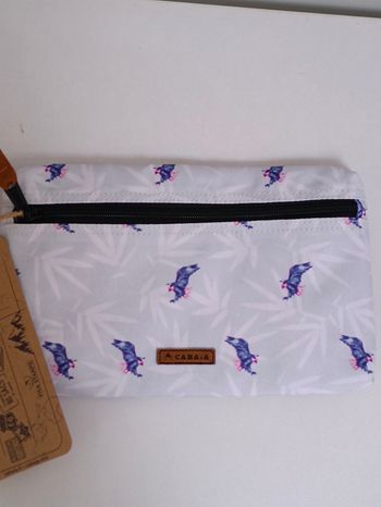 Pochette zippée cabaïa 25x15 cm vous pouvez l'accrocher à la ceinture 
 neuve jamais utilisée envoi rapide