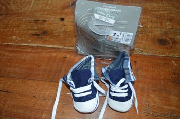 Chaussures baskets pointure 19/20 6/12 mois