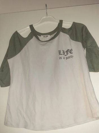 tee-shirt épaule dénudée