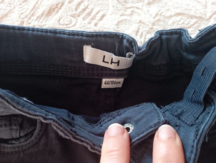 Lot de 2 shorts 4 ans très bon état - photo numéro 8