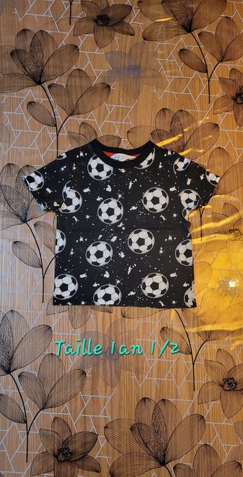 T-shirt taille 1 an 1/2 très bon état