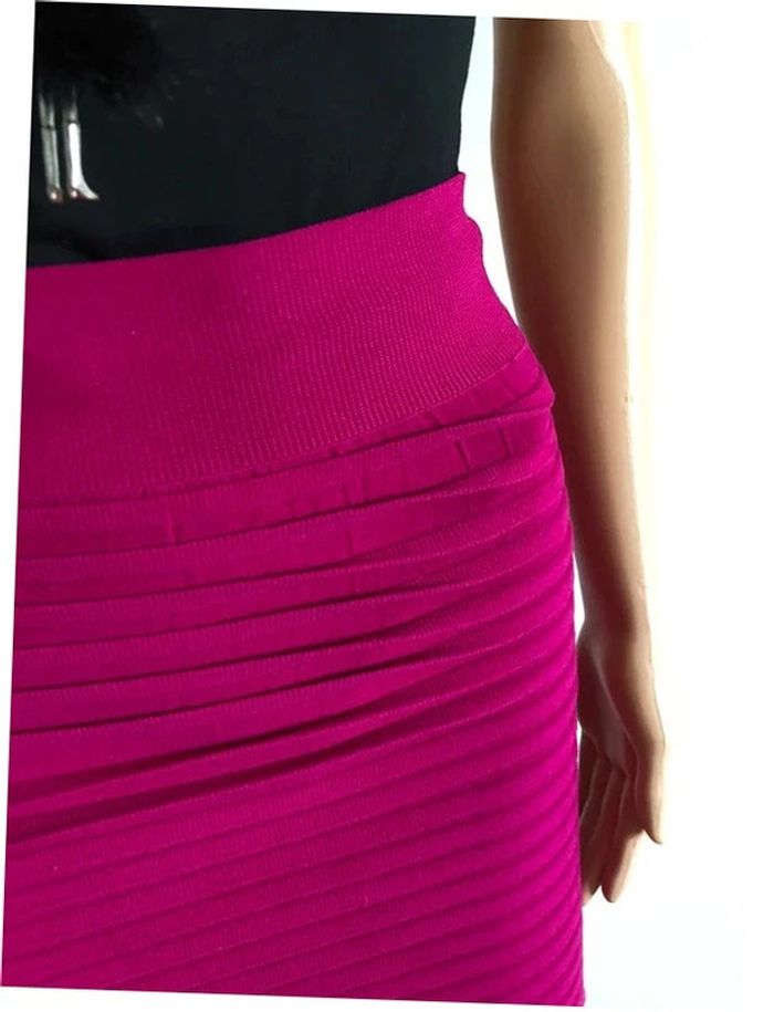 Jupe moulante élastique rose fuschia taille S/M jamais portée - photo numéro 6