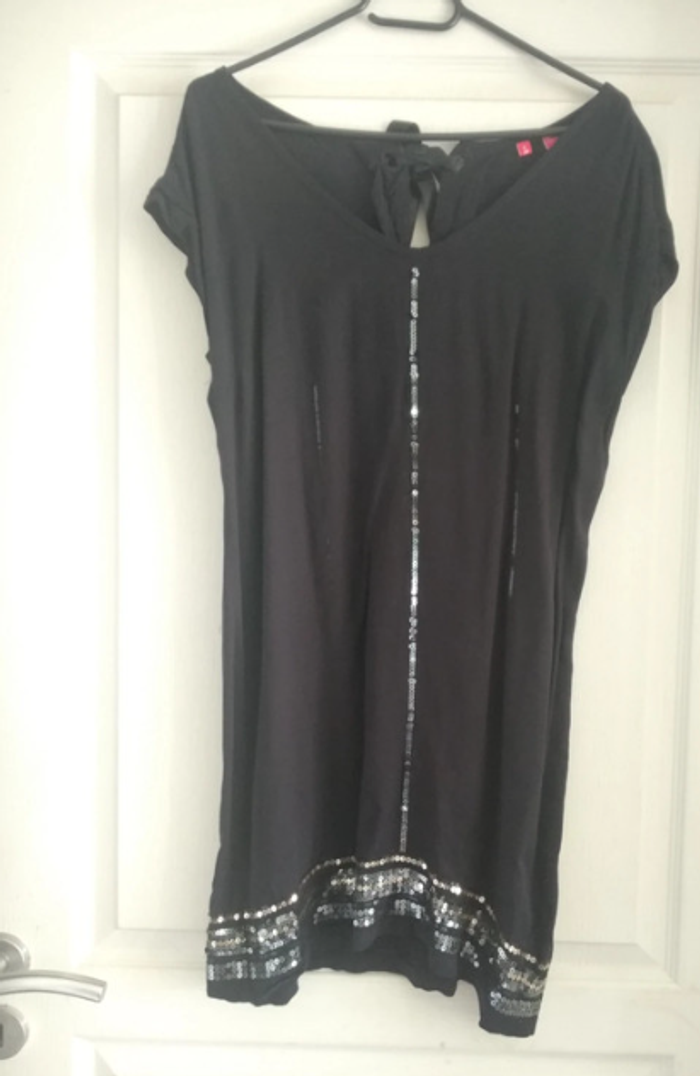 Robe noir sequins