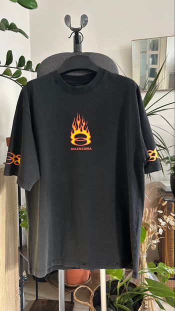 T-shirt Balenciaga Burning Unity Unisex