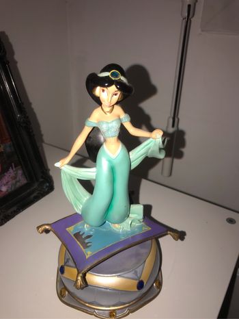 figurine musicale princesse DisneyLand Paris Jasmine  .