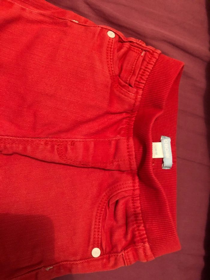 Pantalon jean rouge mixte 12 mois TB état - photo numéro 3