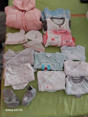 Lot de vêtements 1 et 3  mois fille