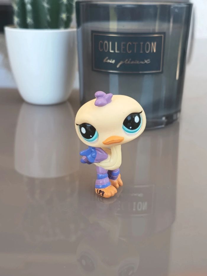 Littlest Pet Shop #1826 butter yellow and purple ostrich