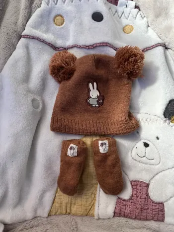 Ensemble bonnet et gant bébé avec motif lapin