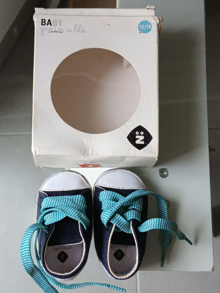 Basket bébé bleu marine