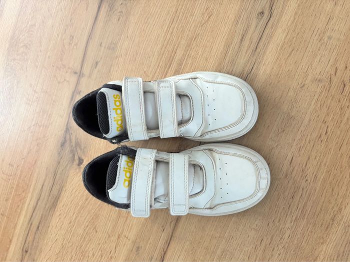 Baskets enfant adidas blanches noir et jaune taille 31 - photo numéro 2