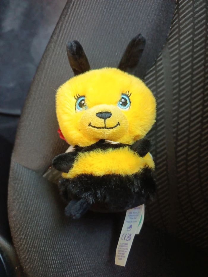 Petite peluche abeille Adoptable world