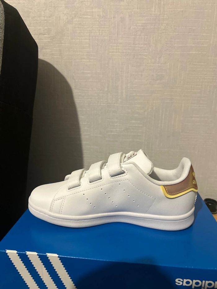 Baskets blanche Stan Smith Adidas à scratch 34 - photo numéro 6