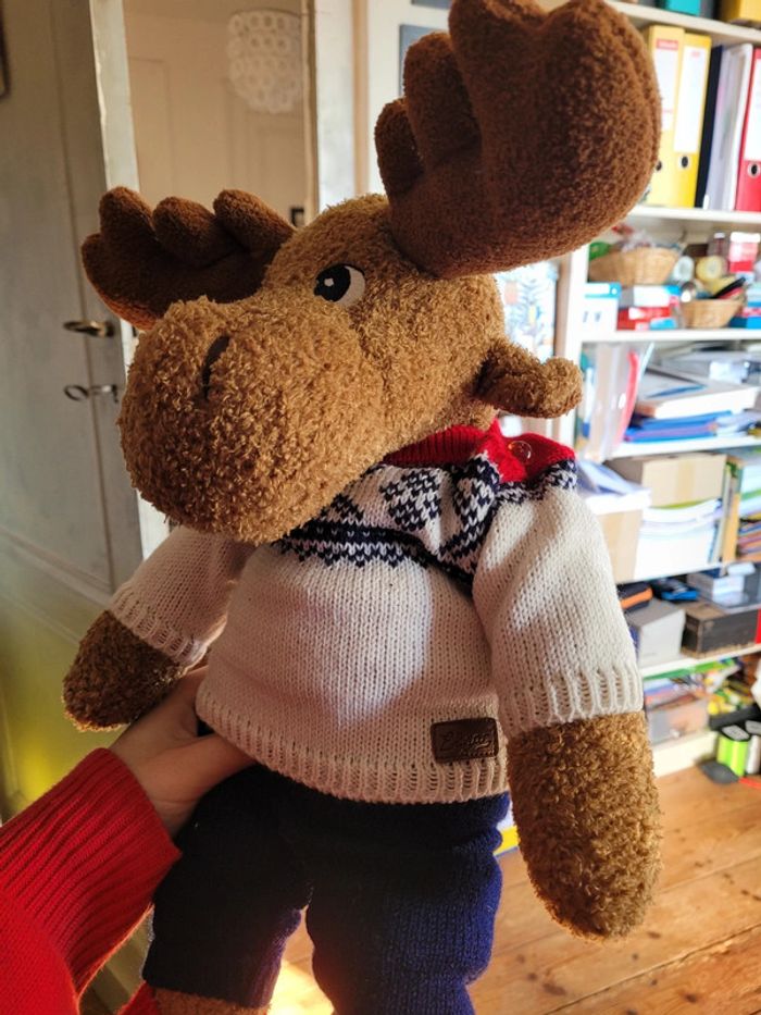 Grand Renne en Peluche Elgar 55cm pull tricot habillé acheté en Norvège