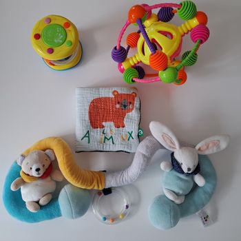 Lot de 4 jouets d'éveil bébé BE
