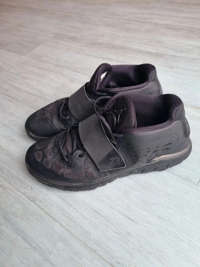 Nike jordan noires a scratch - pointure 47 - photo numéro 2