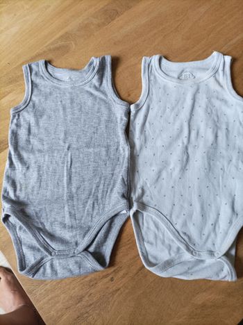 Lot 2 bodies débardeurs 9 mois tex