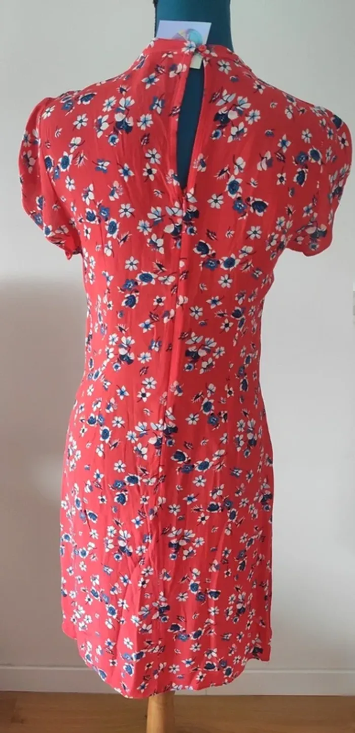 Petite robe rouge fleurie bleue Kookaï - photo numéro 3