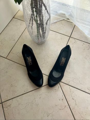 Escarpins à talons noirs Salvatore Ferragamo