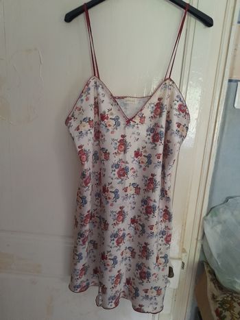 Nuisette écrue fleurie, marque Attitudes, taille 42/44