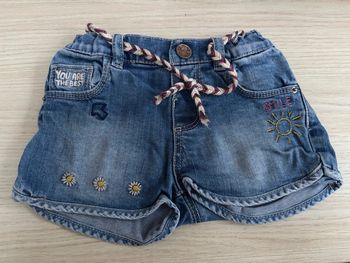 Short en jean Zara taille 3-4 ans