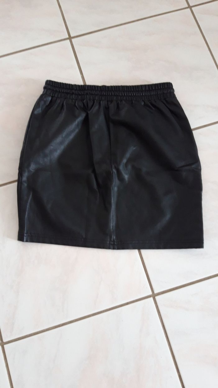 Jupe type cuir - photo numéro 2