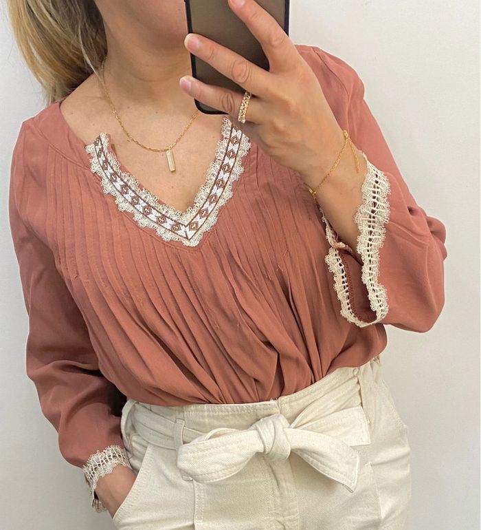 Blouse Fluide Col V Avec Broderie Taille M