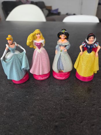 Figurines