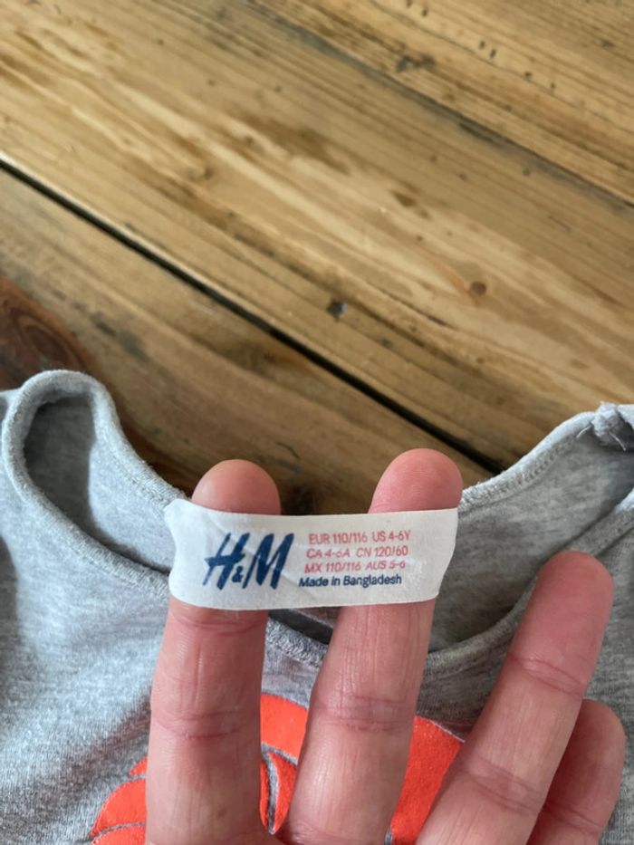 T-shirt H&M quatre ans - photo numéro 2