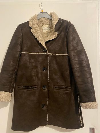 Manteau aviateur long marron doublé en fausse fourrure Mango