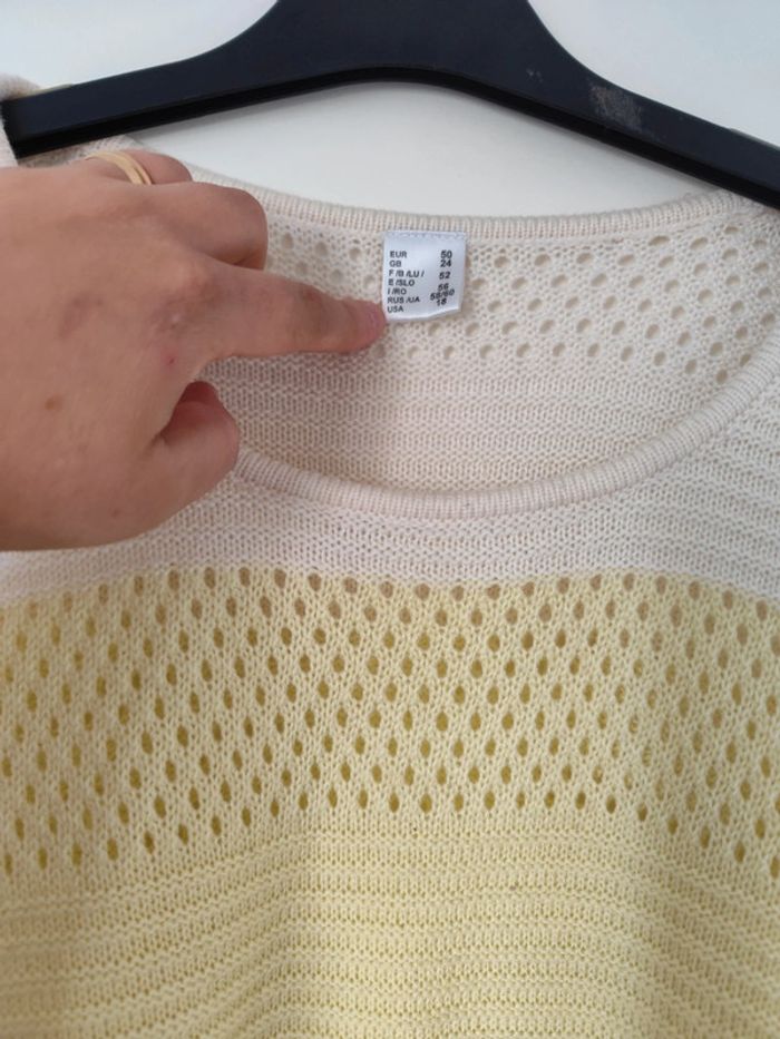 Joli pull ajouré multicolore taille 52 en acrylique - photo numéro 3