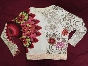 t-shirt fille desigual 9/10 ans manches chauve-souris