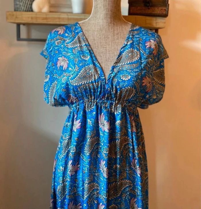 Belle robe longue motifs bleus fleuris taille U - Laraethnics - photo numéro 3