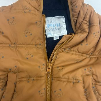 Manteau taille 18 mois en très bonne état 