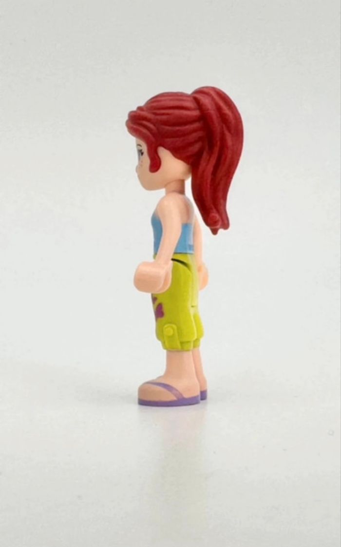 Lego Figurines Friends : Mia portant son Top 2 Papillons - photo numéro 2