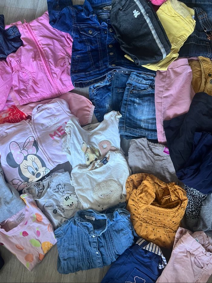 Lot de 48  articles de vêtements fille 24 mois - photo numéro 2