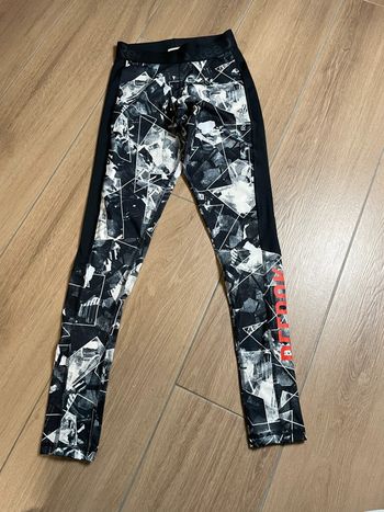 Legging reebook noir et blanc