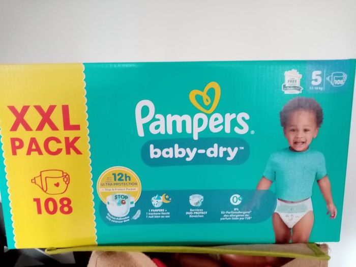 Lot 108 couches pampers baby dry taille 5