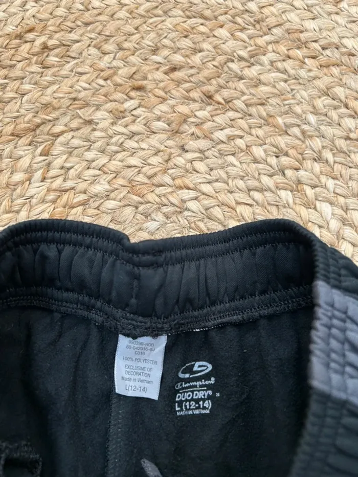 Short Garçon Champion Noir & Gris | Taille 14 ans | Très Bon État | Sport Casual | R46 - photo numéro 4