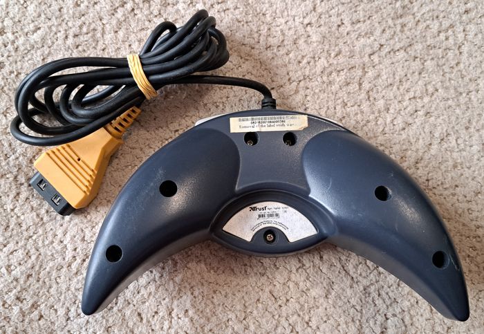 🎮 Manette Trust Sight Fighter Action pour ancien ordinateur - photo numéro 2