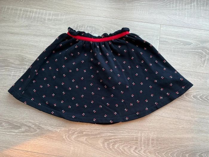 Jupe cerise 🍒 8 ans okaidi