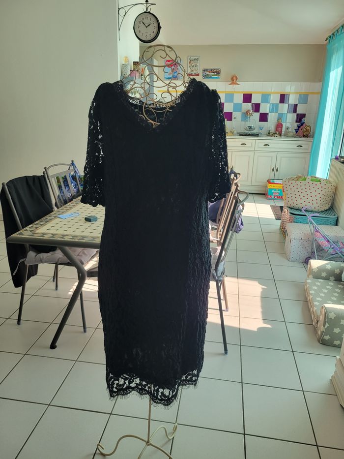 Robe noire à dentelle - photo numéro 3