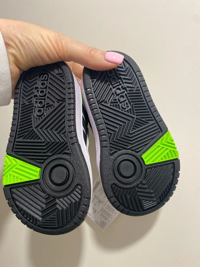 Basket adidas taille 22 neuve - photo numéro 4