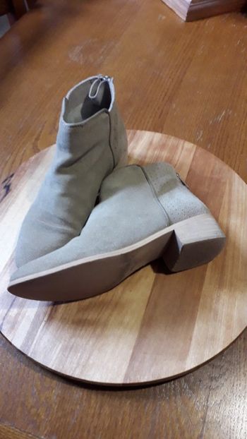 Bottines daim véritable beige