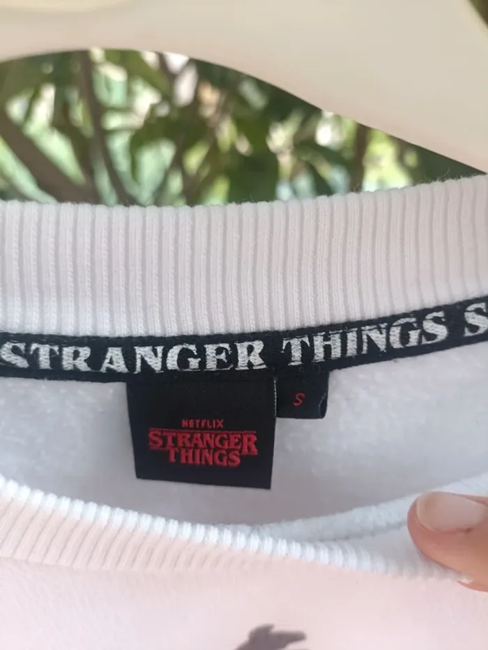 Pull blanc stranger things taille S - photo numéro 5