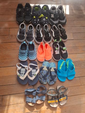 Lot de chaussures enfants, spécial petits loups, le tout à 20€